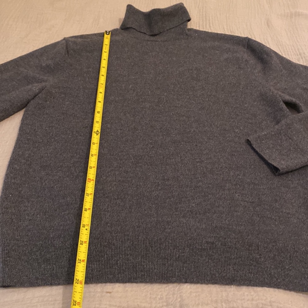 Banana Republic Italian Merino Wool Charcoal Turtleneck Sweater. Size M - Picture 5 of 6